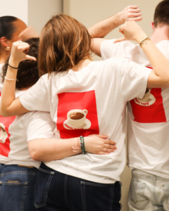 Cette photo montre nos tee-shirt Pause Café vue de dos.
